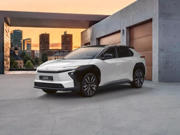 Naujasis visiškai elektrinis Toyota bZ4X