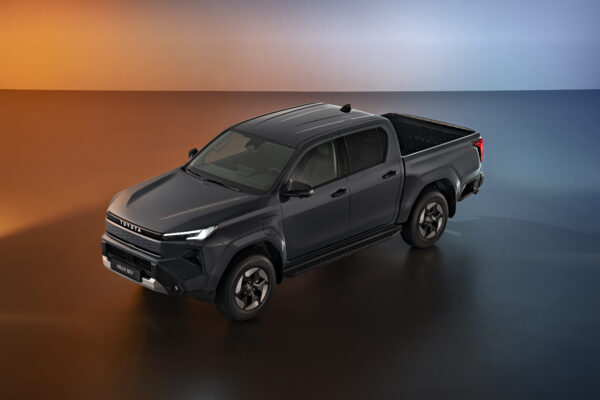 „Toyota“ pristato visiškai naują „Hilux“: bus ir pirmoji elektrinė versija