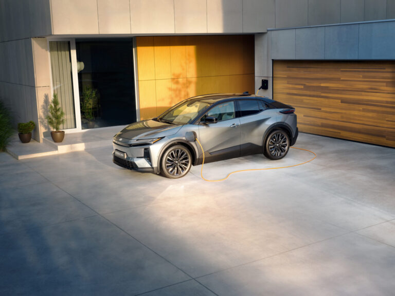 https://www.solorina.lt/wp-content/uploads/2026/03/Toyota_C-HR-plus_homepage-1900x1425.jpg
