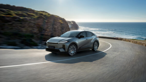 Naujasis visiškai elektrinis Toyota C-HR+