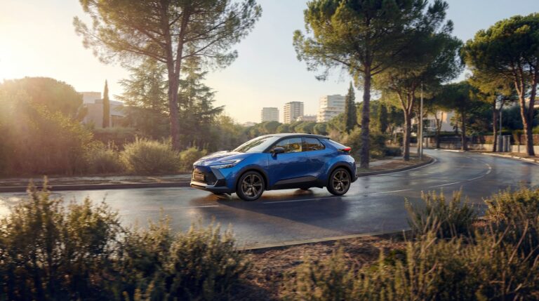 https://www.solorina.lt/wp-content/uploads/2026/07/Toyota_C-HR_Style_Hero-1900x1061.jpg
